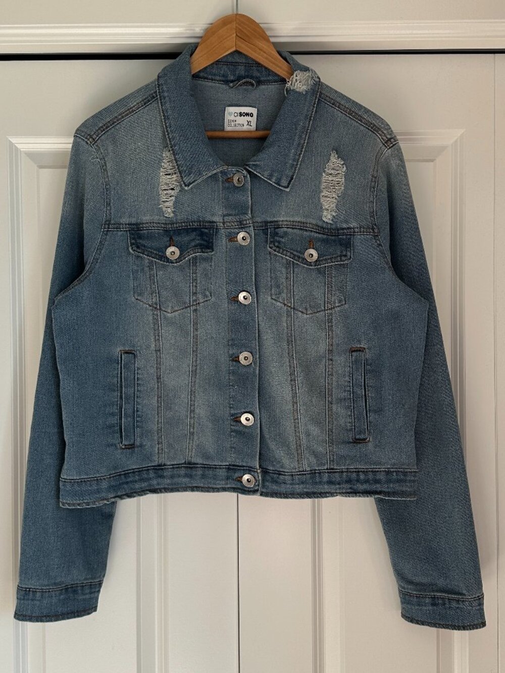 Ci Sona Denim Collection Women's Light Blue Distressed Jean Jacket sz XL Button